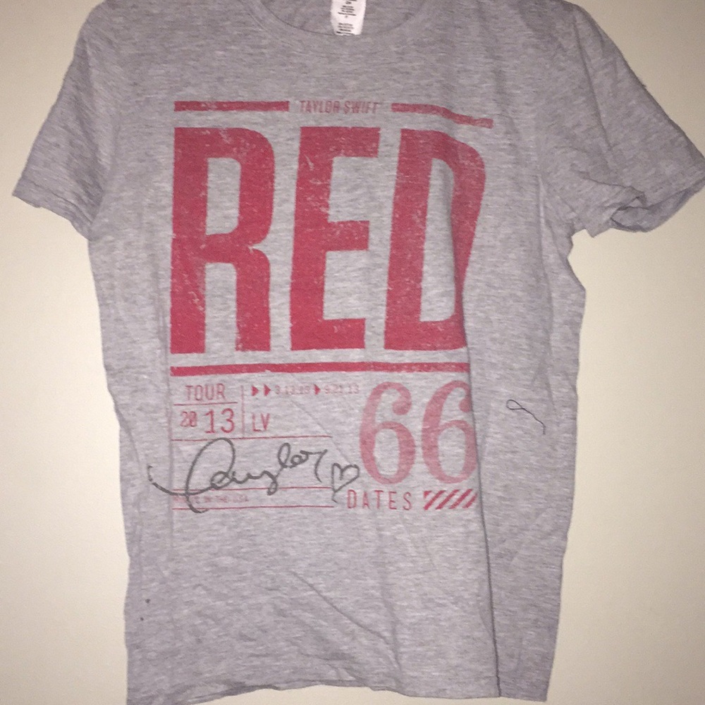 Taylor Swift Red tour tee!